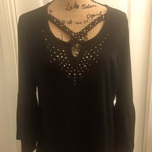 🌟 2/$20-Beaded keyhole  with bell sleeves